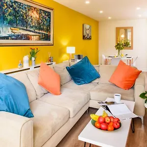 Luxury Underground Parking 5* Apartment