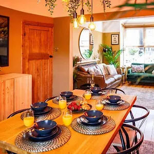 https://boho-beach-house-hot-tub.yorkshirehotels.net