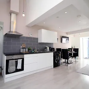 https://skyline-hanover-202-free-parking.cardiffhotelswales.com